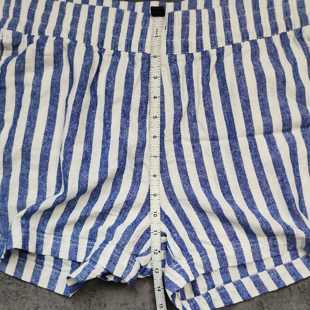 $4 FIRM 🌟FINAL MARK DOWN🌟 Old Navy Blue & White Striped Women’s Shorts - Picture 5 of 9